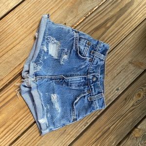 Vintage Levi’s size 5 slim high waisted shorts